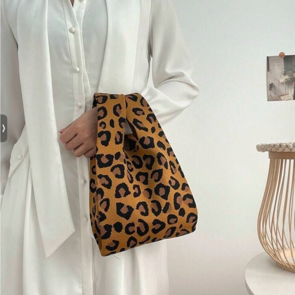 ✨NEW✨ Leopard Print mini wrist wristlet Bag clutch - Picture 3 of 8